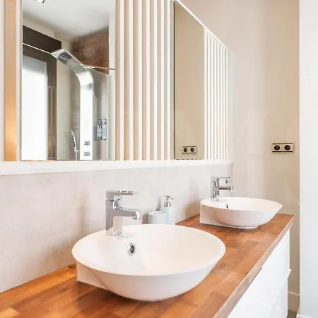 Gem With Stunning Port & Sea Views By Rems *